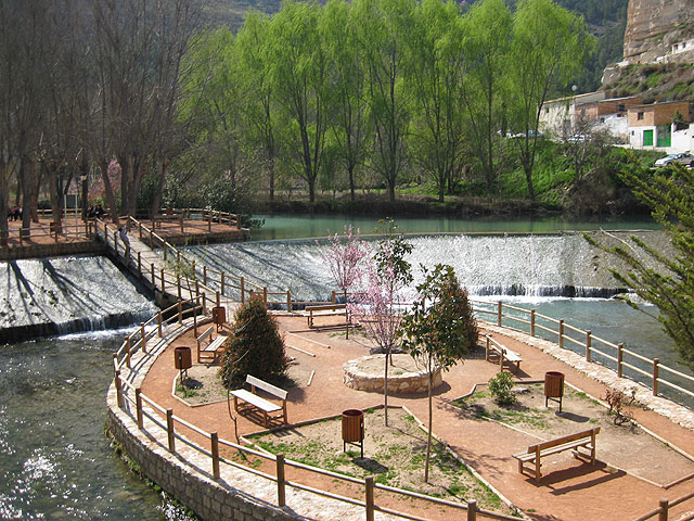 La Asociacin de Amas de Casa y Usuarios 