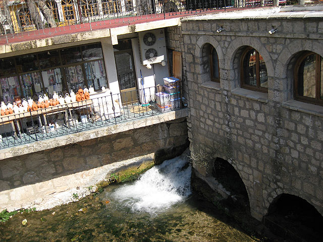 La Asociacin de Amas de Casa y Usuarios 