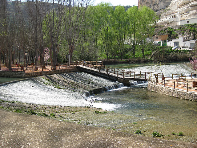 La Asociacin de Amas de Casa y Usuarios 