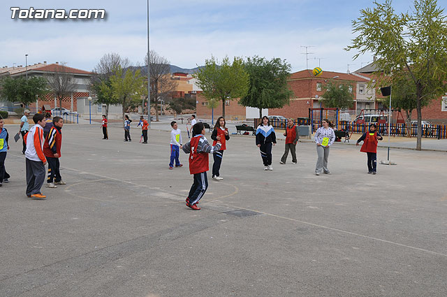 Ms de 700 niños participan en las Jornadas de Juegos Populares y Deportes Alternativos - 14