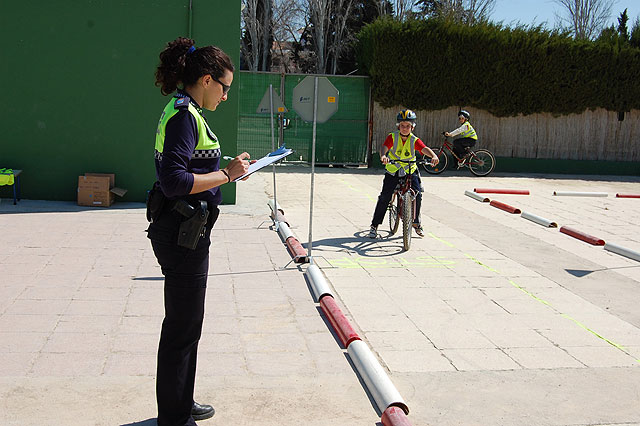 Los escolares se suben a sus bicis para aprender educación vial - 3, Foto 3