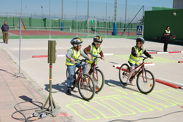 Los escolares se suben a sus bicis para aprender educación vial - 4, Foto 4