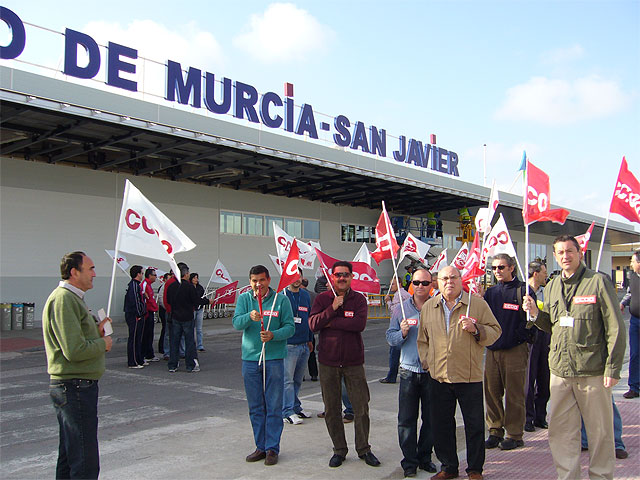 Protesta en contra de la privatización de la gestión de AENA en los aeropuertos - 1, Foto 1