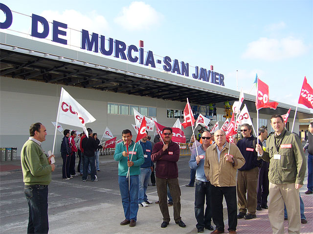 Protesta en contra de la privatización de la gestión de AENA en los aeropuertos - 1, Foto 1