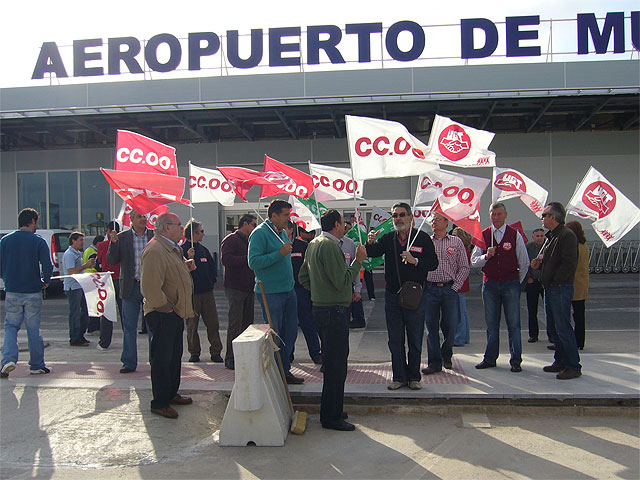 Protesta en contra de la privatización de la gestión de AENA en los aeropuertos - 2, Foto 2
