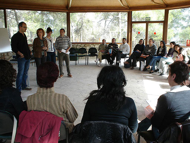La Concejalía de Servicios Sociales celebra unas jornadas para elaborar el Plan Municipal de Inmigración con los colectivos que trabajan con el sector - 1, Foto 1