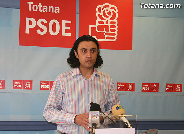 Martínez Usero: “proponemos al Pleno que los servicios jurídicos del ayuntamiento presten asesoramiento a personas que sean despedidas o tengan problemas con sus bancos”, Foto 1