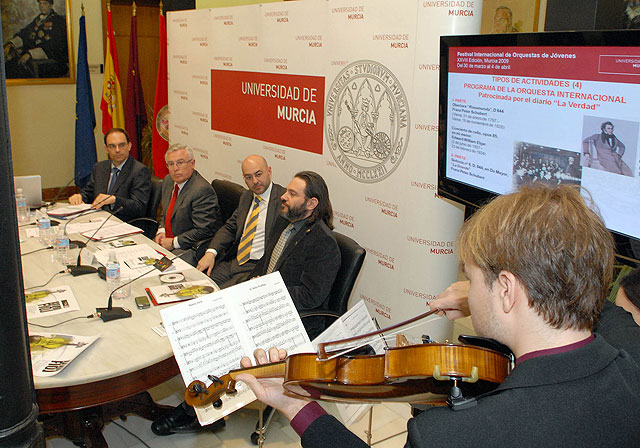 Virginia Martínez dirigirá la Orquesta Internacional del FIOJ de la Universidad de Murcia - 1, Foto 1