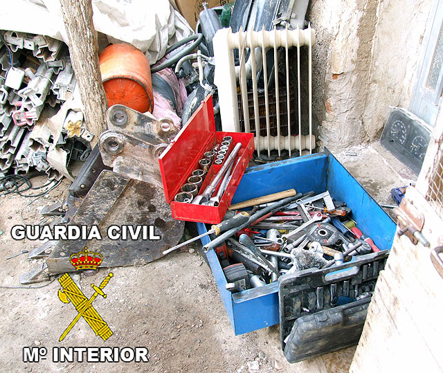 La Guardia Civil recupera gran cantidad de efectos procedentes de numerosos robos en Murcia y Alicante, Foto 1