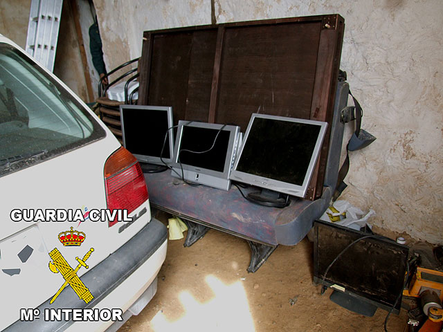 La Guardia Civil recupera gran cantidad de efectos procedentes de numerosos robos en Murcia y Alicante, Foto 2