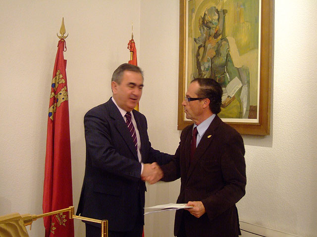 El alcalde de Santomera se reúne con el Delegado del Gobierno para evitar que el MOPU suprima uno de los dos accesos de entrada y salida a la autovía Yecla – San Javier - 1, Foto 1