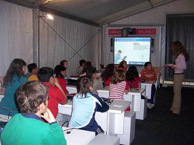 Jornadas para informar a la ciudadanía sobre Internet seguro en Movimiento Avanza - 1, Foto 1