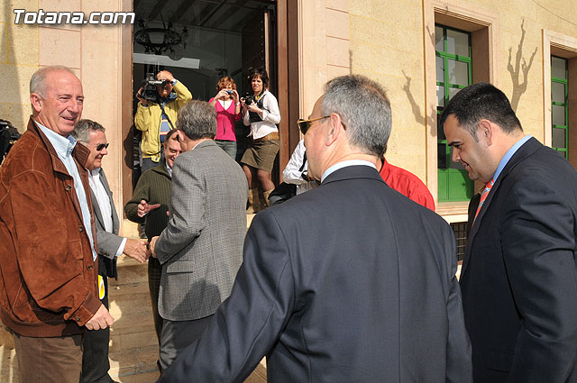 El consejero de Agricultura y el alcalde de Totana presentan el proyecto de instalacin del sistema de tratamiento terciario de la depuradora del municipio - 5