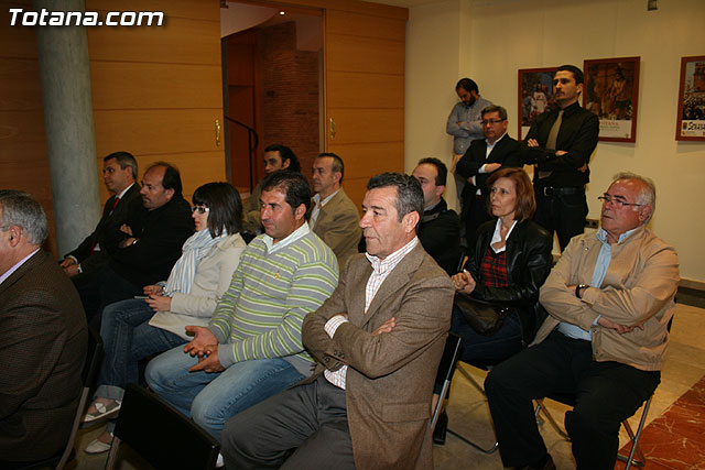 Se presenta la agenda gratuita de Semana Santa “Ser Nazarenos Totana 2009” - 11