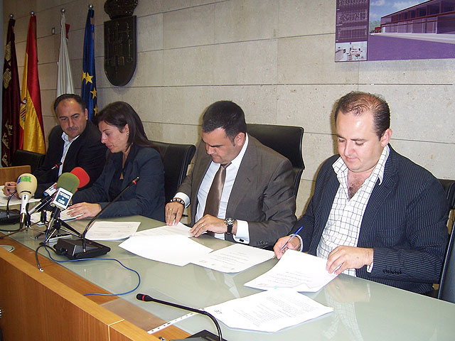 The City Council will sign the third agreement of collaboration with the Association of Young Entrepreneurs in the Region of Murcia (AJE ), Foto 1