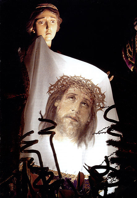 The processional image of the Veronica released a robe this year that incorporates traditional elements, Foto 1