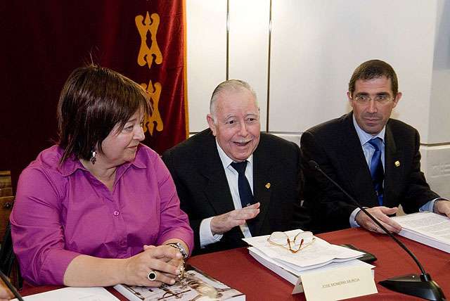 El Cristo del Socorro recoge su historia en el libro Treinta y Tres Corazones - 1, Foto 1