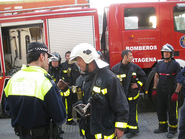 Arde un vehículo en un garaje cuando era arrancado por su propietario - 2, Foto 2