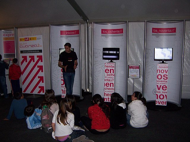 Casi 14.000 mil lorquinos disfrutaron de algunas de las ventajas y usos de las TIC - 2, Foto 2