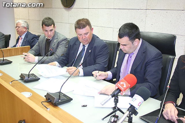 El Ayuntamiento y el Ilustre Cabildo Superior de Procesiones firman el convenio de colaboracin - 1