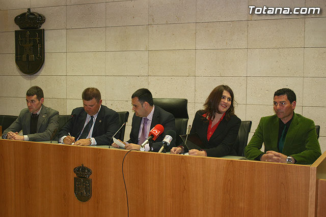 El Ayuntamiento y el Ilustre Cabildo Superior de Procesiones firman el convenio de colaboracin - 10