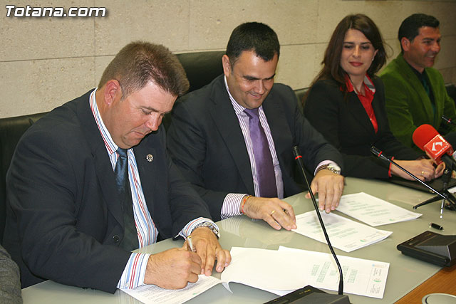 El Ayuntamiento y el Ilustre Cabildo Superior de Procesiones firman el convenio de colaboracin - 2
