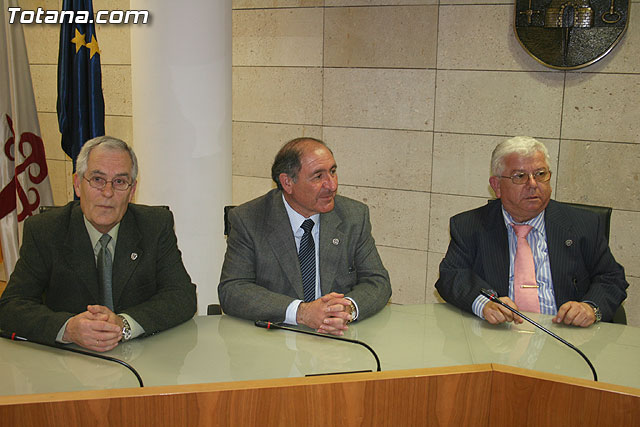 El Ayuntamiento y el Ilustre Cabildo Superior de Procesiones firman el convenio de colaboracin - 4