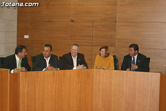 El Ayuntamiento y el Ilustre Cabildo Superior de Procesiones firman el convenio de colaboracin - 6