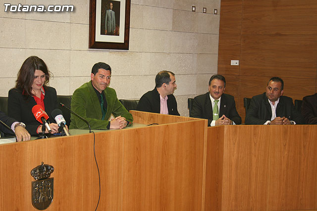 El Ayuntamiento y el Ilustre Cabildo Superior de Procesiones firman el convenio de colaboracin - 7