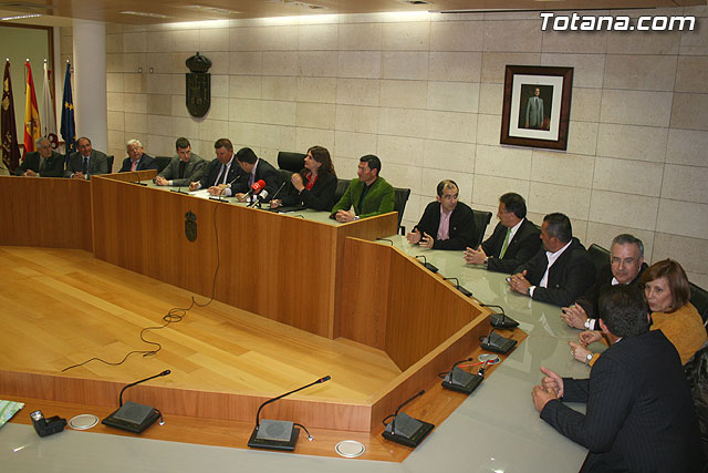 El Ayuntamiento y el Ilustre Cabildo Superior de Procesiones firman el convenio de colaboracin - 11
