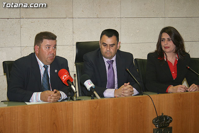 El Ayuntamiento y el Ilustre Cabildo Superior de Procesiones firman el convenio de colaboracin - 14