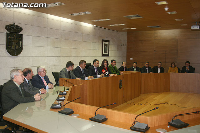 El Ayuntamiento y el Ilustre Cabildo Superior de Procesiones firman el convenio de colaboracin - 15