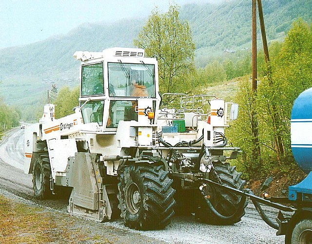 Obras Públicas utiliza un nuevo sistema que permite acondicionar carreteras sin cortar el tráfico a través del ‘reciclado’ del firme - 1, Foto 1