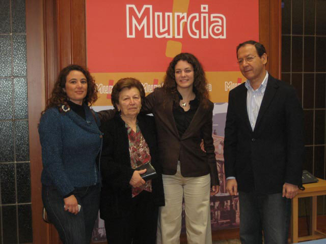 La alpinista Lucía López es recibida por el Alcalde tras su hazaña en el Aconcagua - 1, Foto 1