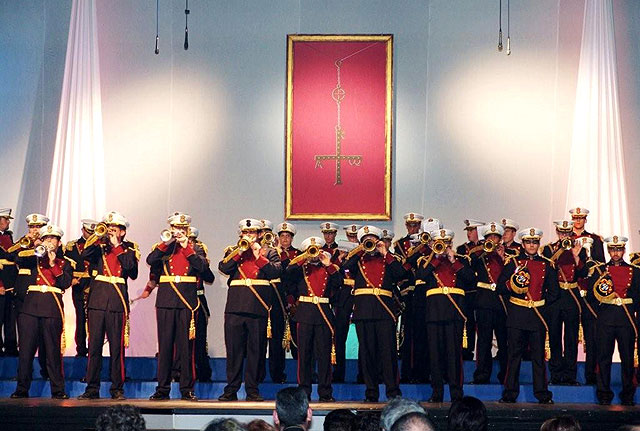 Miles de personas, en la Concentración de Bandas de Cornetas y Tambores - 2, Foto 2