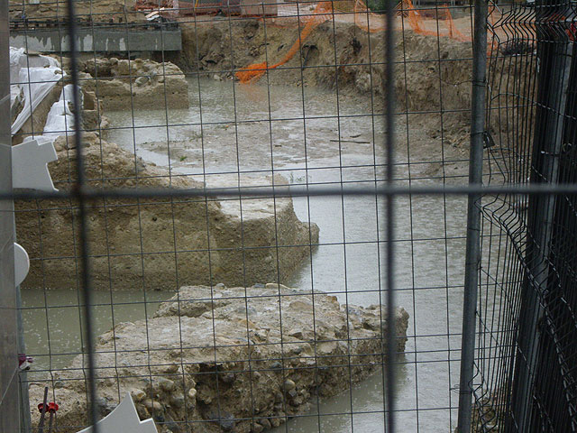 El PSOE pide informes y evaluación de posibles daños y falta de medidas protección y previsión en la muralla árabe - 1, Foto 1