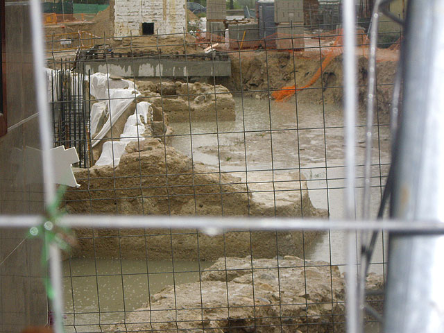 El PSOE pide informes y evaluación de posibles daños y falta de medidas protección y previsión en la muralla árabe - 2, Foto 2