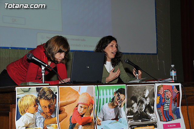 Se clausura el programa de charlas de “La Escuela Municipal de Padres y Madres”, Foto 1