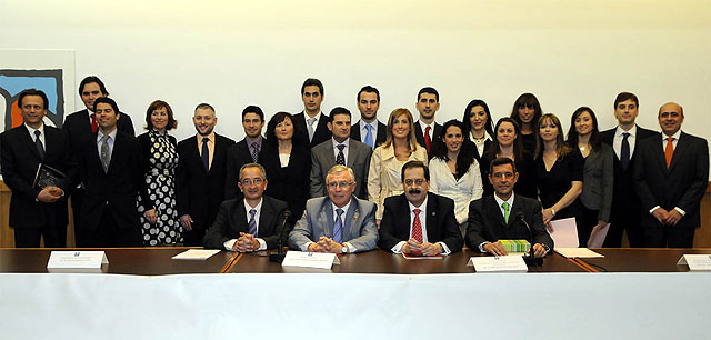 La Universidad de Murcia entregó los títulos del Máster Universitario en Odontología Integrada - 1, Foto 1