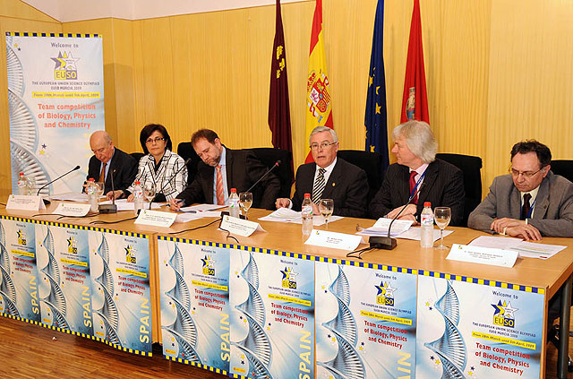 El rector Cobacho y y el consejero Sotoca inauguraron la Olimpiada Científica Europea - 1, Foto 1