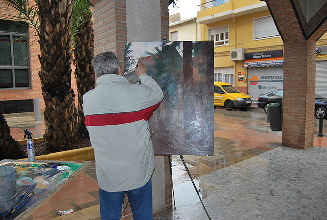Pese a la lluvia ms de 70 participantes se echan a la calle para participar en el V Certamen de Pintura al aire libre, Foto 1