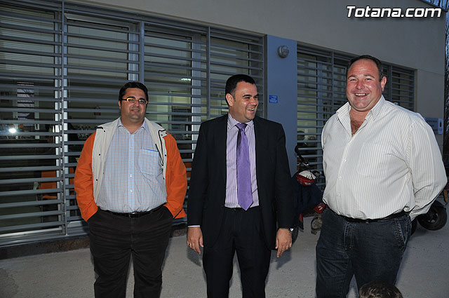 El alcalde y el concejal de Bienestar Social entregan los 75 carns a los socios del Centro de Personas Mayores de “El Paretn-Cantareros” - 1