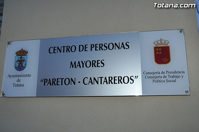El alcalde y el concejal de Bienestar Social entregan los 75 carns a los socios del Centro de Personas Mayores de “El Paretn-Cantareros” - 3