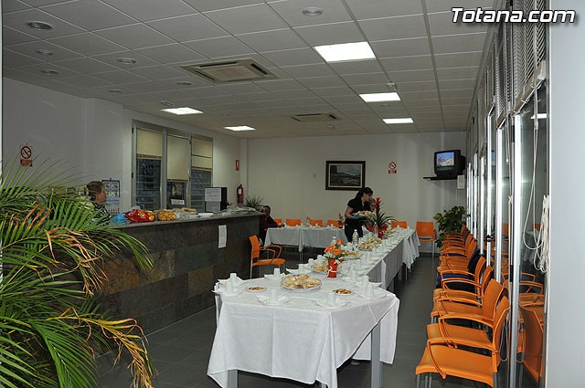 El alcalde y el concejal de Bienestar Social entregan los 75 carns a los socios del Centro de Personas Mayores de “El Paretn-Cantareros” - 5