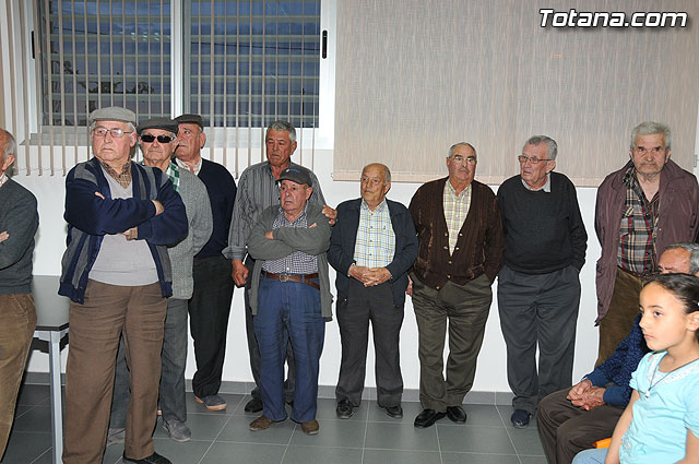 El alcalde y el concejal de Bienestar Social entregan los 75 carns a los socios del Centro de Personas Mayores de “El Paretn-Cantareros” - 11