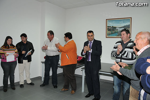 El alcalde y el concejal de Bienestar Social entregan los 75 carns a los socios del Centro de Personas Mayores de “El Paretn-Cantareros” - 21