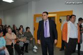 El alcalde y el concejal de Bienestar Social entregan los 75 carnés a los socios del Centro de Personas Mayores de “El Paretón-Cantareros”