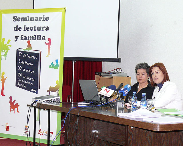 La concejal de Educación, Fuensanta Olivares, clausuró el seminario Lectura y Familia que ha tenido lugar en Jumilla - 1, Foto 1
