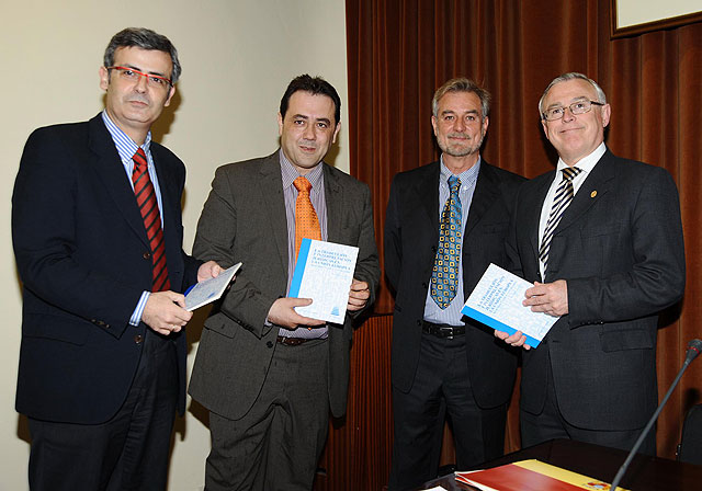 La Universidad de Murcia acogió la presentación de un libro sobre “La traducción e interpretación jurídicas en la Unión Europea” - 1, Foto 1