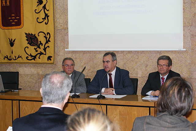 La Oficina de Extranjeros agiliza el envío de los informes de inserción social para el arraigo - 1, Foto 1